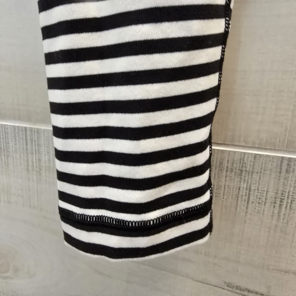 {8} Lululemon - Picture 6 of 13